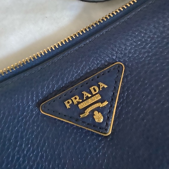 Authentic Prada leather crossbody bag in Blue - Picture 1 of 6